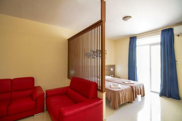 Blubay Hotel & Apartments - Photo4