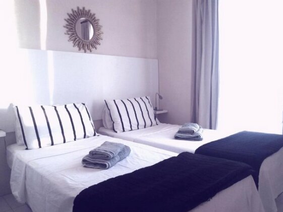  Photo 1