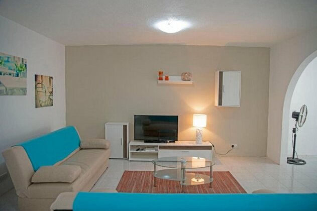 Home away from home spacious and close to amenities - Photo2