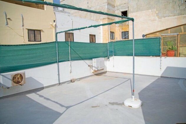 Home away from home spacious and close to amenities - Photo3