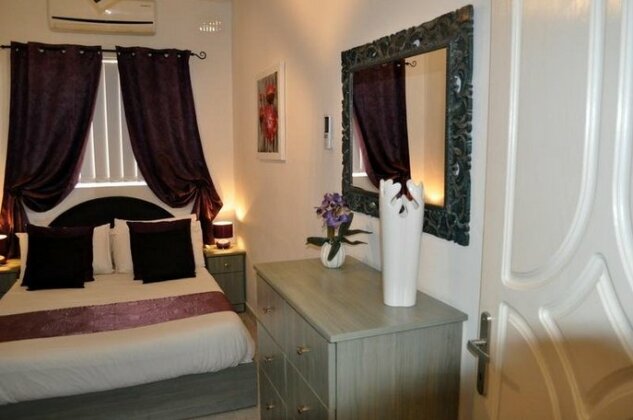 Village Corner - Photo5