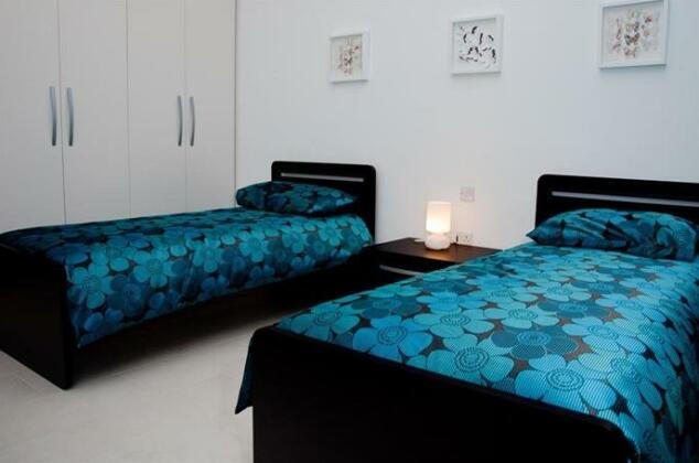 Watersedge Complex - Photo2