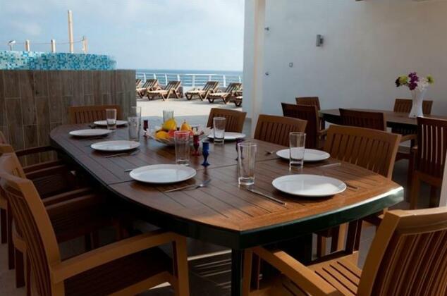 Watersedge Complex - Photo4
