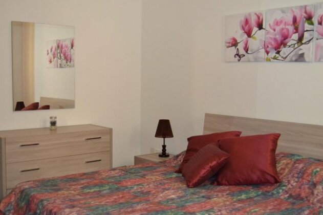 Mellieha Town Centre Bright & Spacious 3 Bedroom Apartment - Photo5