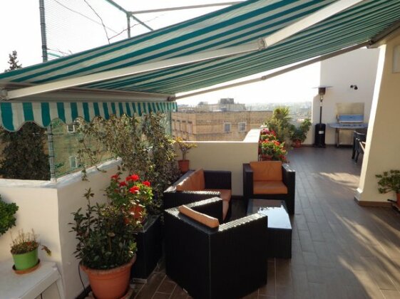 Lovely Penthouse with private sun terrace between Valletta and Sliema
