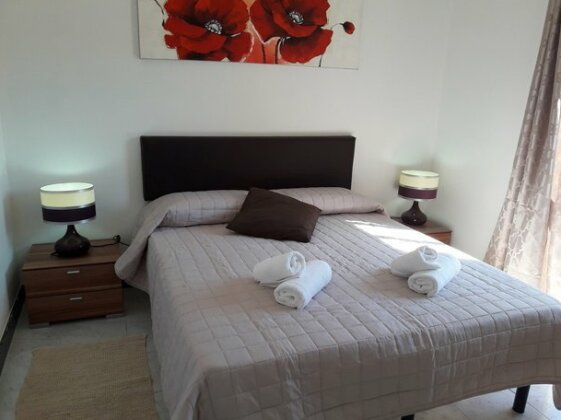  Photo 1