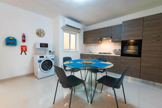 Qawra - Modern 2 Bedroom Seaside Apartment Qawra - Photo4