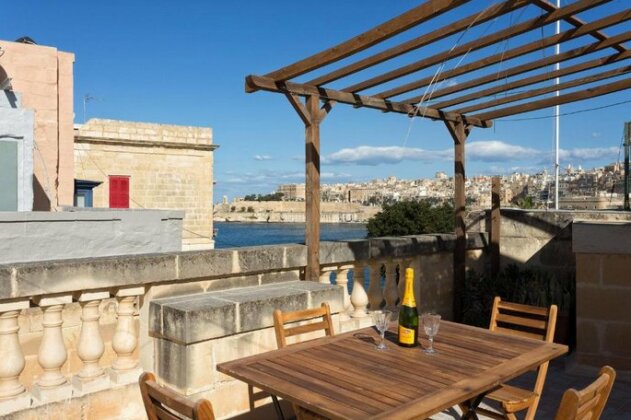 Traditional Maltese Townhouse Roof Terrace and Views - Photo2