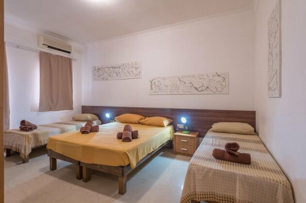 Blue Waters Holiday Apartments in Sliema - Photo3