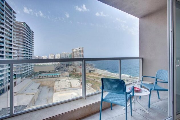 Modern Seaview Apartment In a Prime Location - Photo2