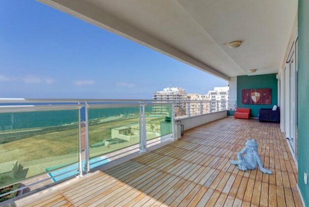 Seafront Apartment in Sliema with Pool Upmarket Complex