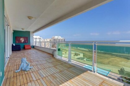 Seafront Apartment in Sliema with Pool Upmarket Complex