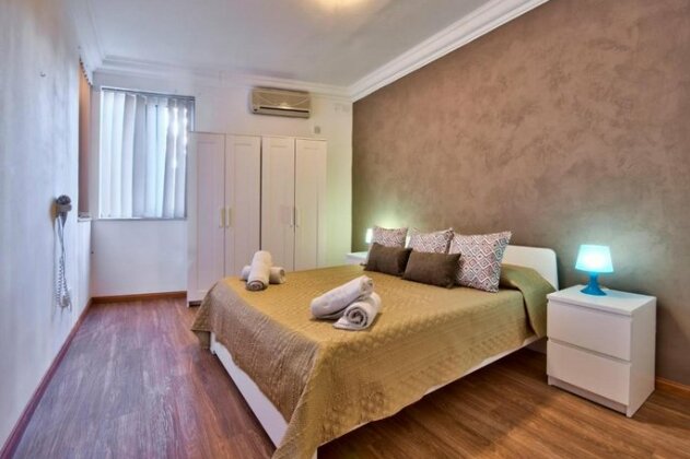 Sliema 2-bedroom apartment with Valletta Seaviews - Photo5