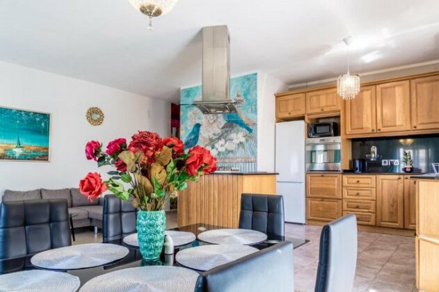 Budget Friendly Apartment with Private Roof - Photo2