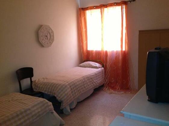 Perry Court - Photo3