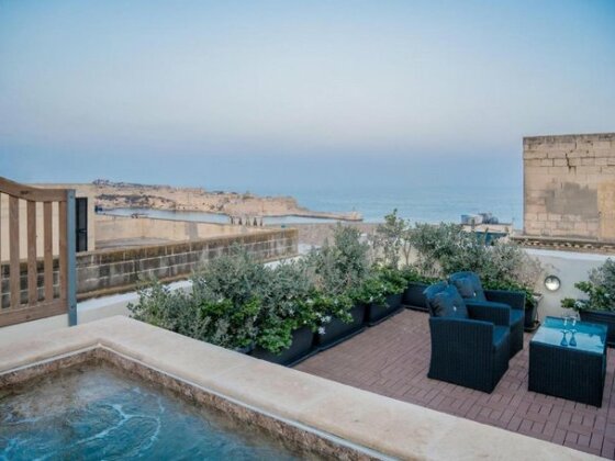 Valletta Kursara Port View