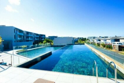 Charming family 3 bed apartment on beach complex swimming pool gym