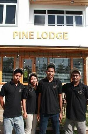Pine Lodge Male