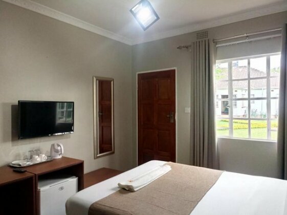 Mo & Mic Lodge - Photo2