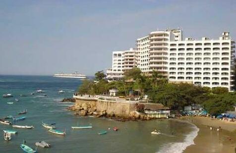 Caleta Beach Resort - Photo2