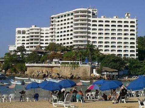 Caleta Beach Resort - Photo3