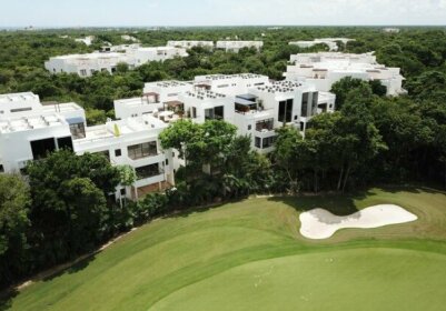 Golf View Luxury Condo hosted by Olahola