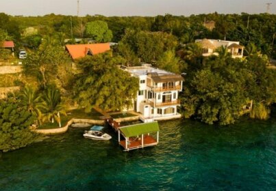Seven Blue House Village & Lodge