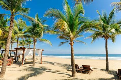 Las Palmas Resort & Beach Club
