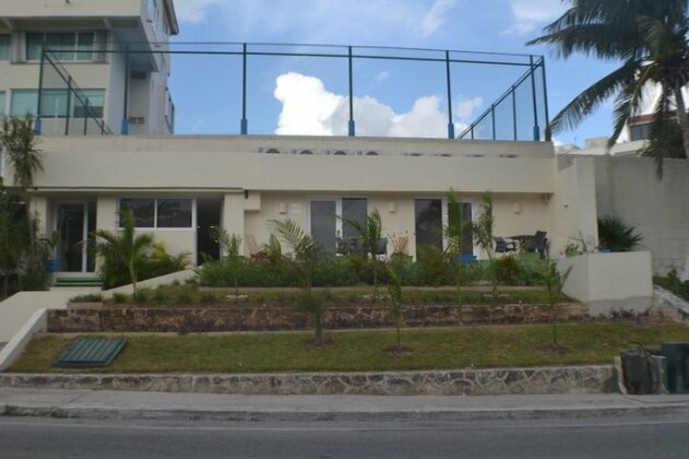 Brisas 10 Beachside Suites