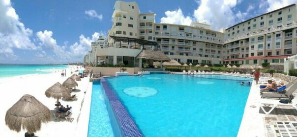 Cancun Plaza Condo Hotel
