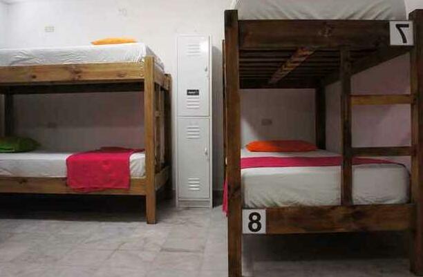Moloch Hostel & Suites - Photo4