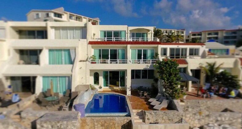 Prime Eight Bedroom Beach House Cancun