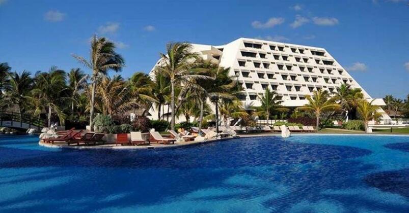 The Pyramid Grand Oasis Cancun By Lifestyle
