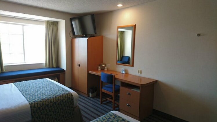 Microtel Inn & Suites by Wyndham Chihuahua - Photo5