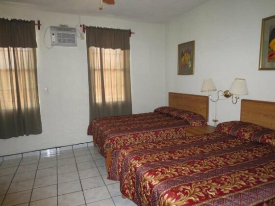 Hotel & Suites La Huerta - Photo4