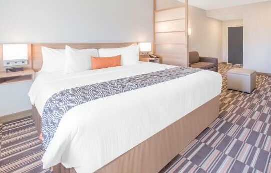 Microtel Inn & Suites By Wyndh Cuauhtemoc - Photo3