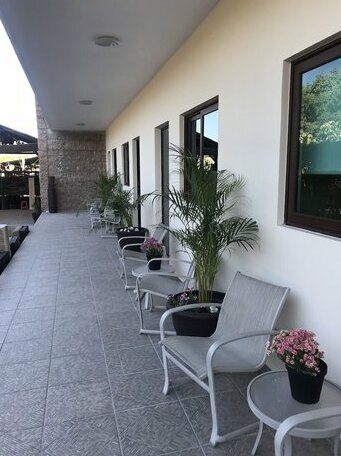 Navola Inn - Photo2