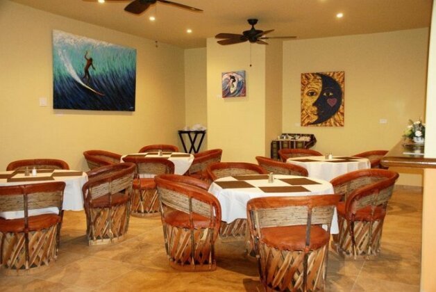 Cerritos Beach Inn - Photo4