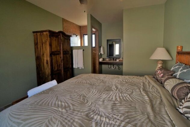 Cerritos Beach Inn - Photo5