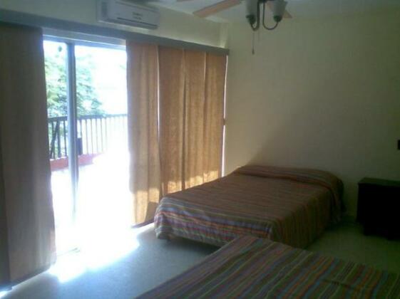 Hotel Leos Inn - Photo2