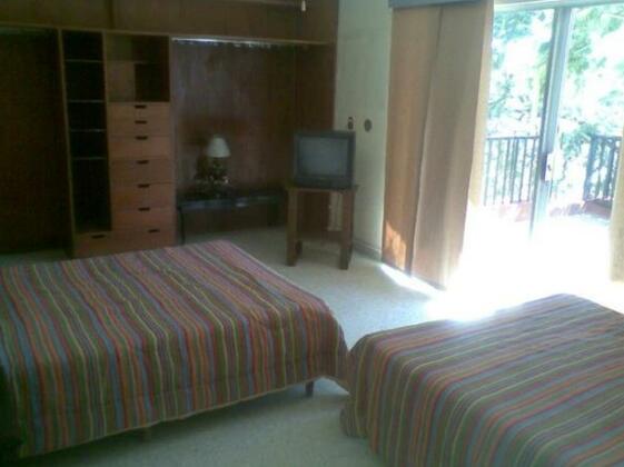 Hotel Leos Inn - Photo3