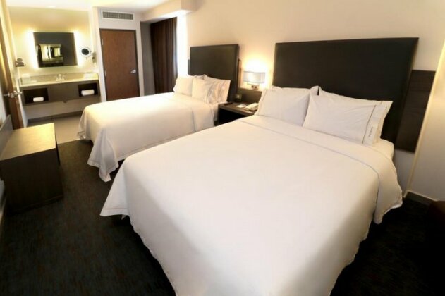 Holiday Inn Express Hotel & Suites Hermosillo - Photo4