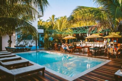 Che Holbox Hostel