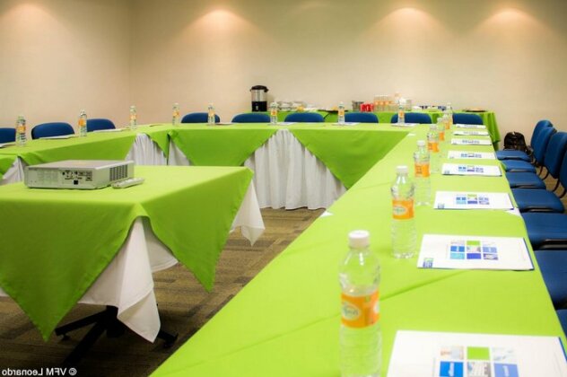 Holiday Inn Express & Suites Irapuato - Photo5