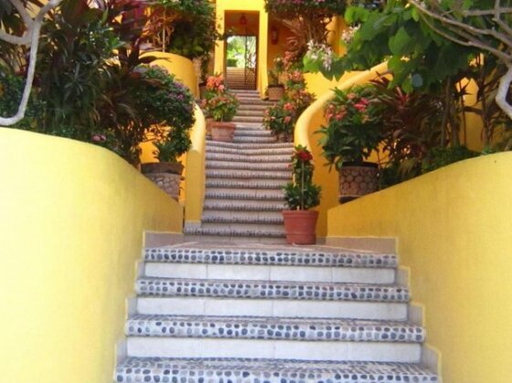 Hotel Villas Amarillas - Photo2