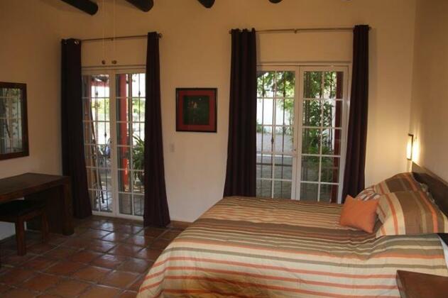 Central Bed & Breakfast - Photo4