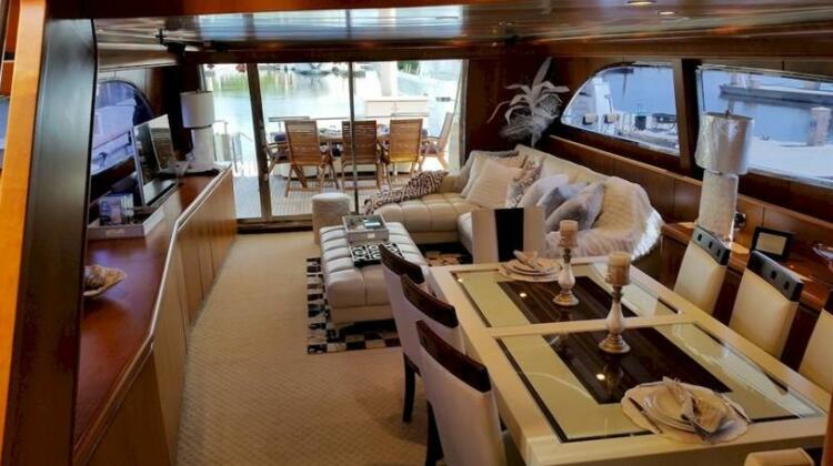 Catari Luxury Yacht - Photo3