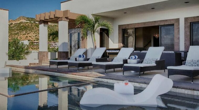 Rent Your Dream Holiday Villa and Look Forward to Relaxing Beside Your Private Pool Cabo San Lucas - Photo4