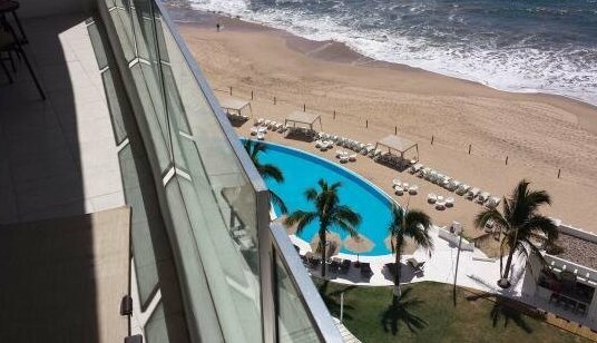 Crowne Plaza 605 by Palmera Vacations