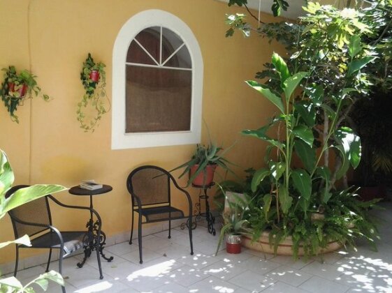Casa Alvarez Guesthouse - Photo2
